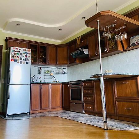 Cozy Apartment Near Republic Square Jereván Kültér fotó